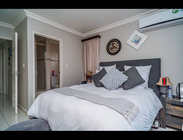 2 BEDROOM APARTMENT FOR SALE IN UMHLANGA CENTRAL